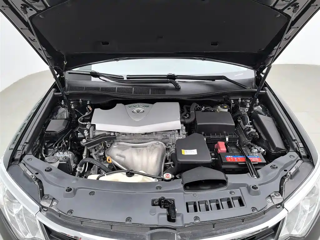 Toyota Camry 2016 2.0G 10th Anniversary Leading Edition фото 6
