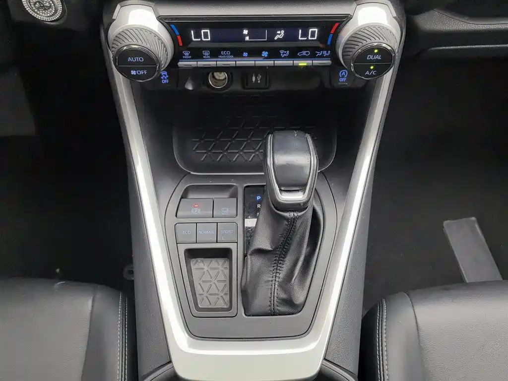 Toyota Wildlander 2022 2.0L CVT FWD Luxury PLUS Edition фото 13