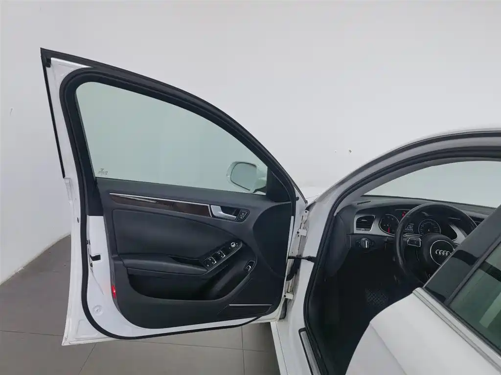 Audi A4L 2015 35 TFSI Auto Comfort фото 8