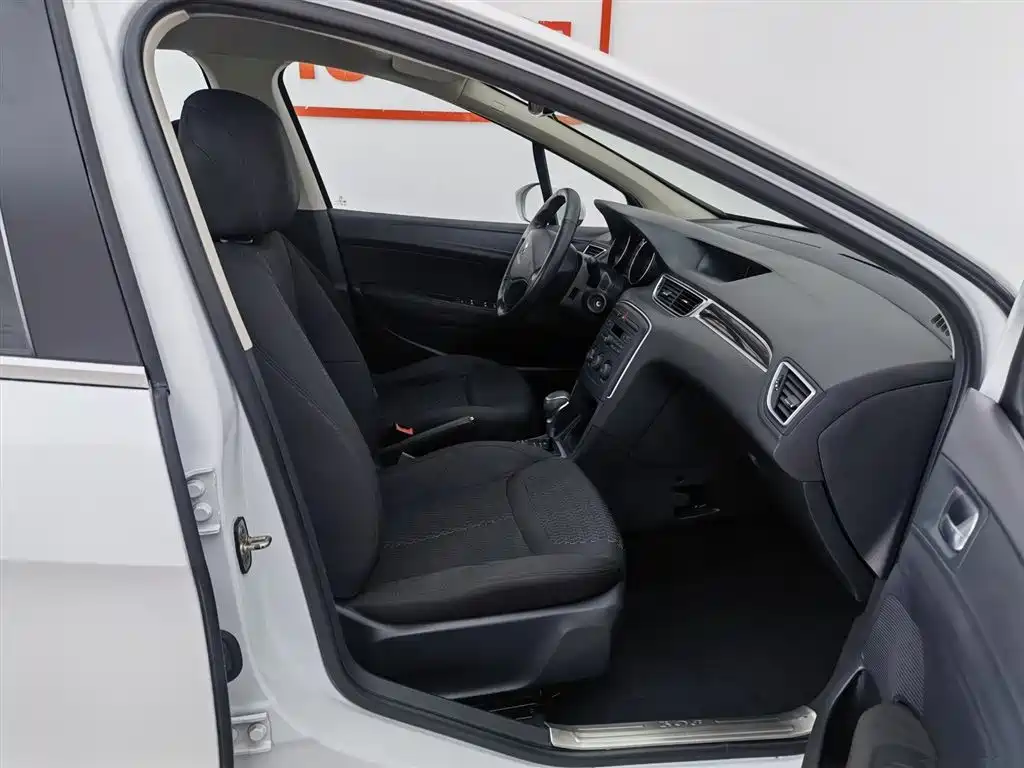 Peugeot 308 2013 Model 1.6L Automatic Superior Style фото 23