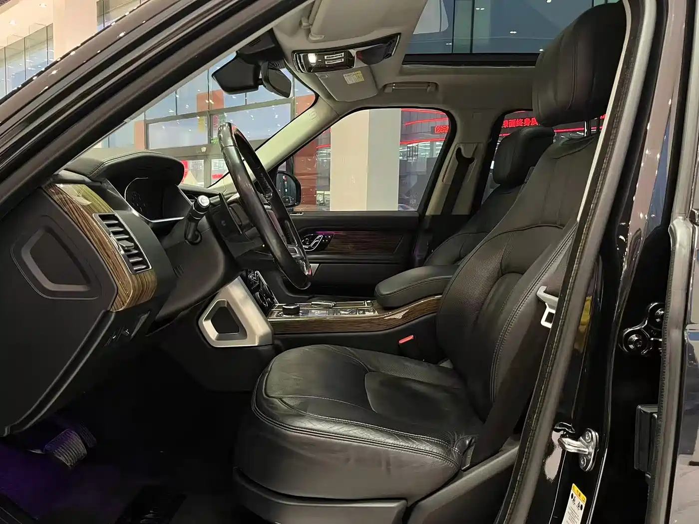 Land Rover Range Rover 2019 3.0 SC V6 Heritage Extended Edition фото 7