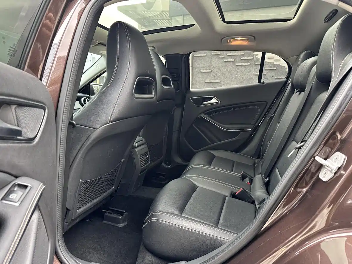 Mercedes-Benz GLA 2015 GLA 200 Dynamic фото 8
