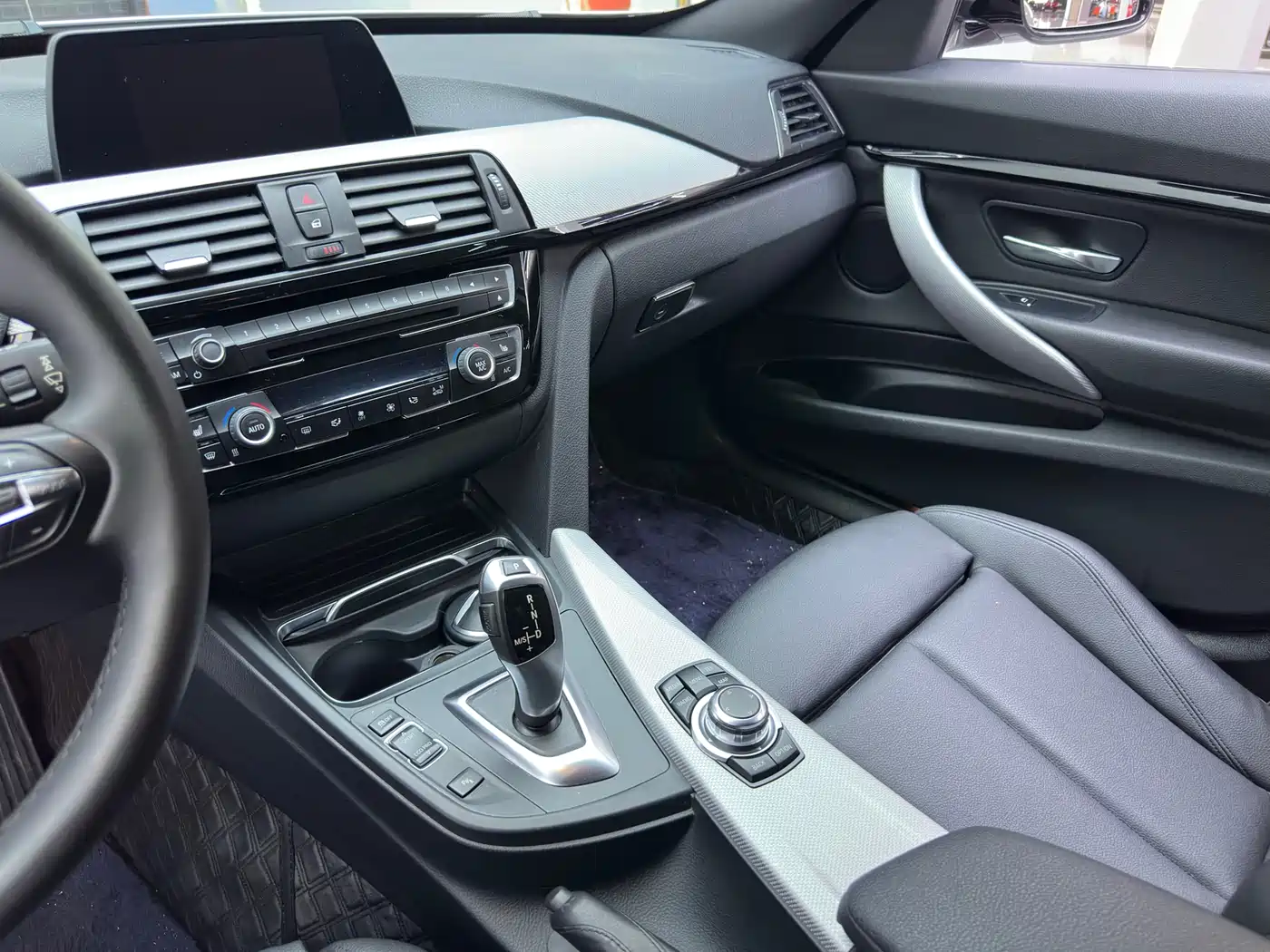 BMW 3 Series GT 2017 320i M Sport фото 15