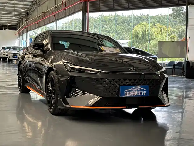 Changan UNI-V 2024 1.5T Deluxe — фото 3