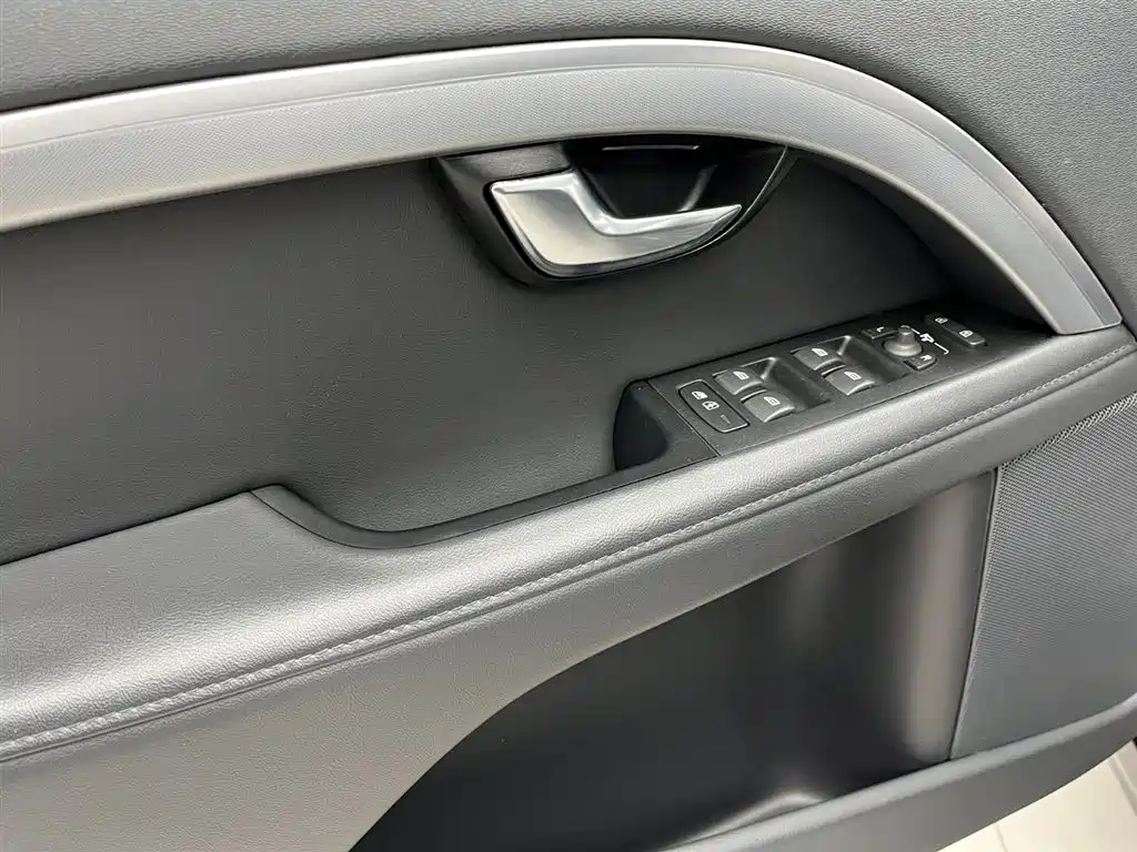Volvo S80L 2015 2.0T T5 Momentum Edition фото 11