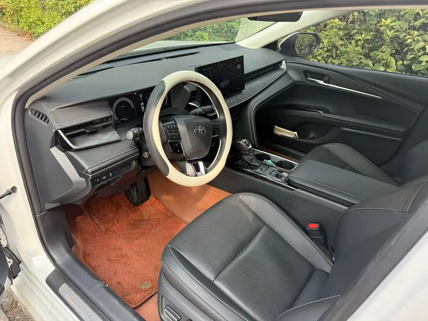 Фото 8 - Toyota Camry
