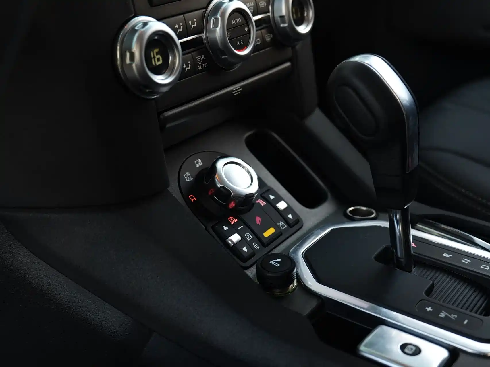 صورة 10 - Land Rover Discovery
