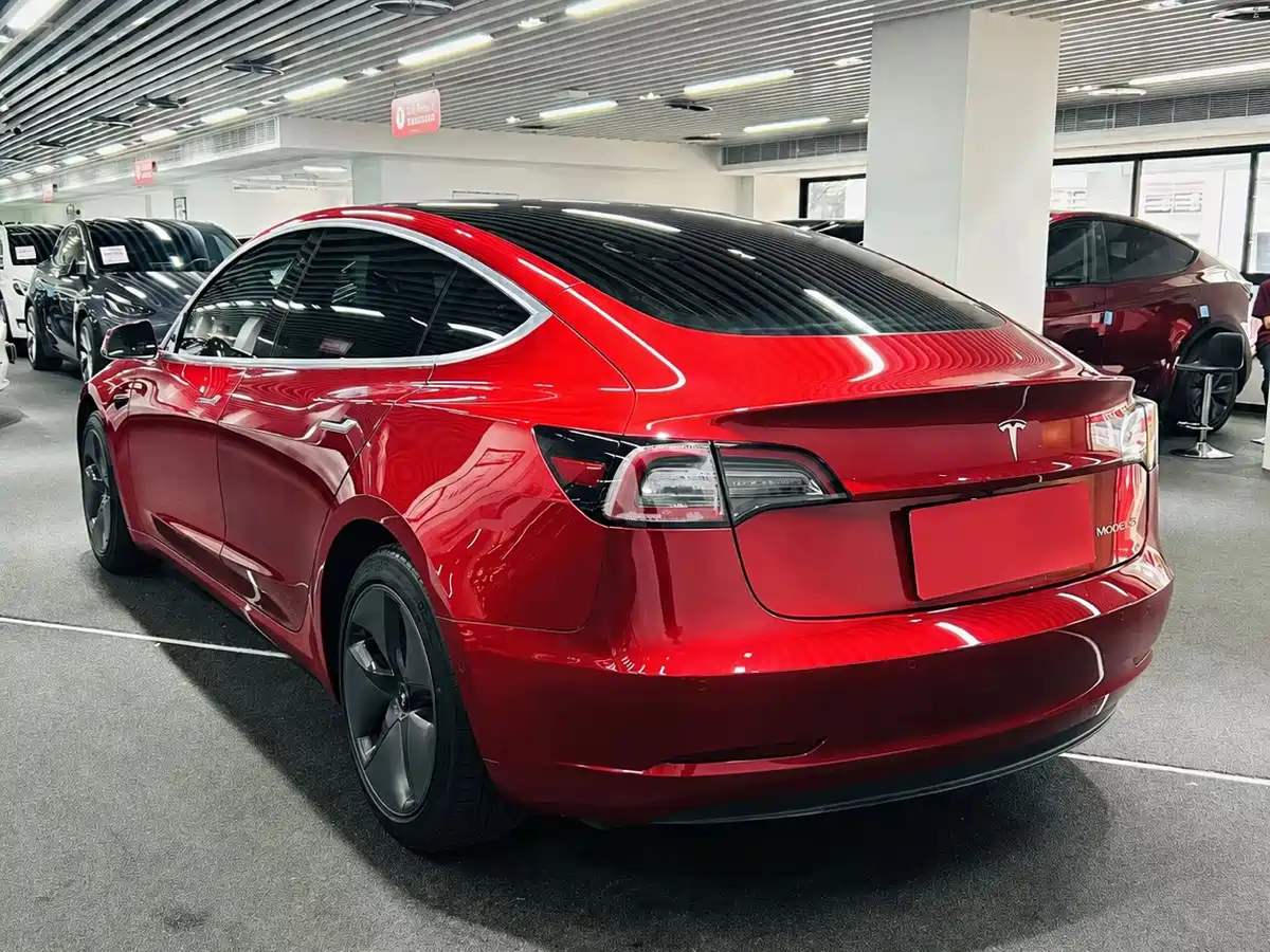 Фото 6 - Tesla Model 3