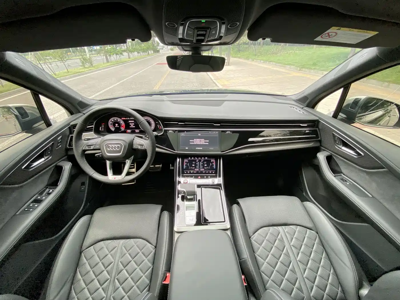 Audi SQ7 2024 4.0 TFSI фото 20