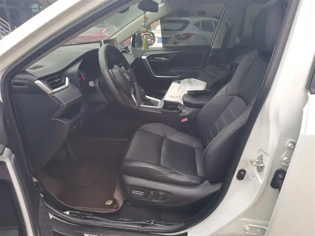 Toyota Wildlander 2020 2.0L CVT 2WD Luxury Edition фото 11