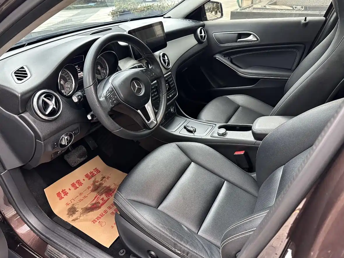 Mercedes-Benz GLA 2015 GLA 200 Dynamic фото 7