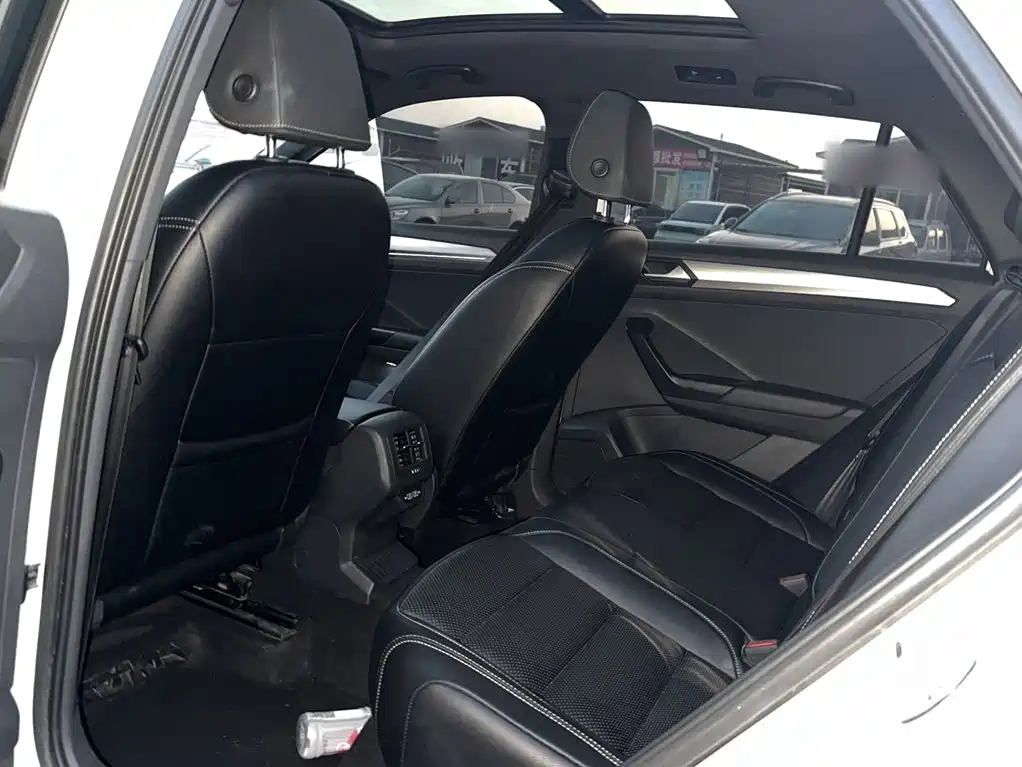 VOLKSWAGEN T-ROC EXPLORING SONGS