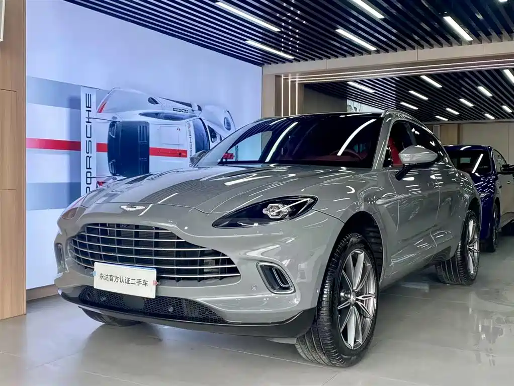 ASTON MARTIN DBX