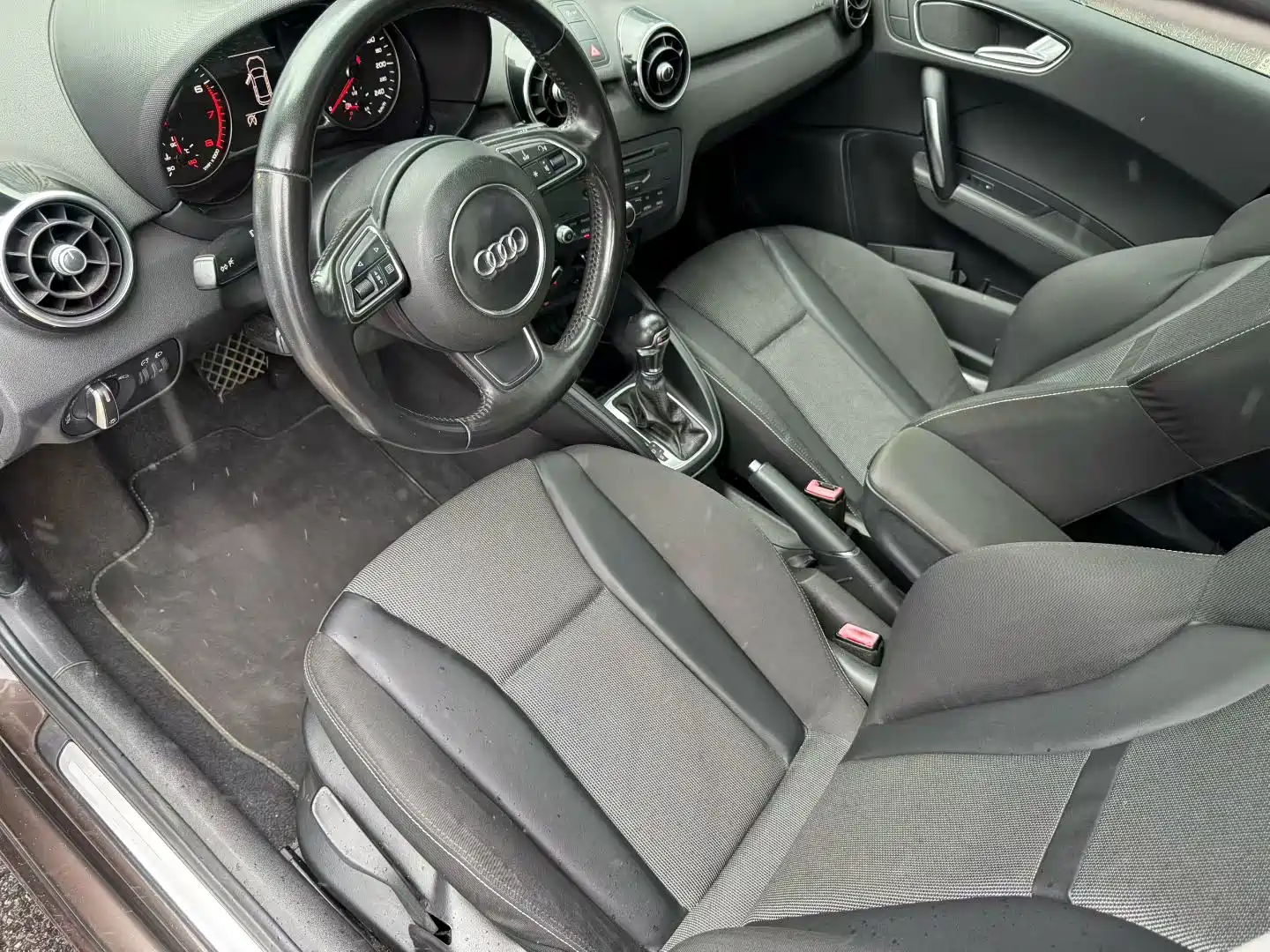 Photo 6 - Audi A1