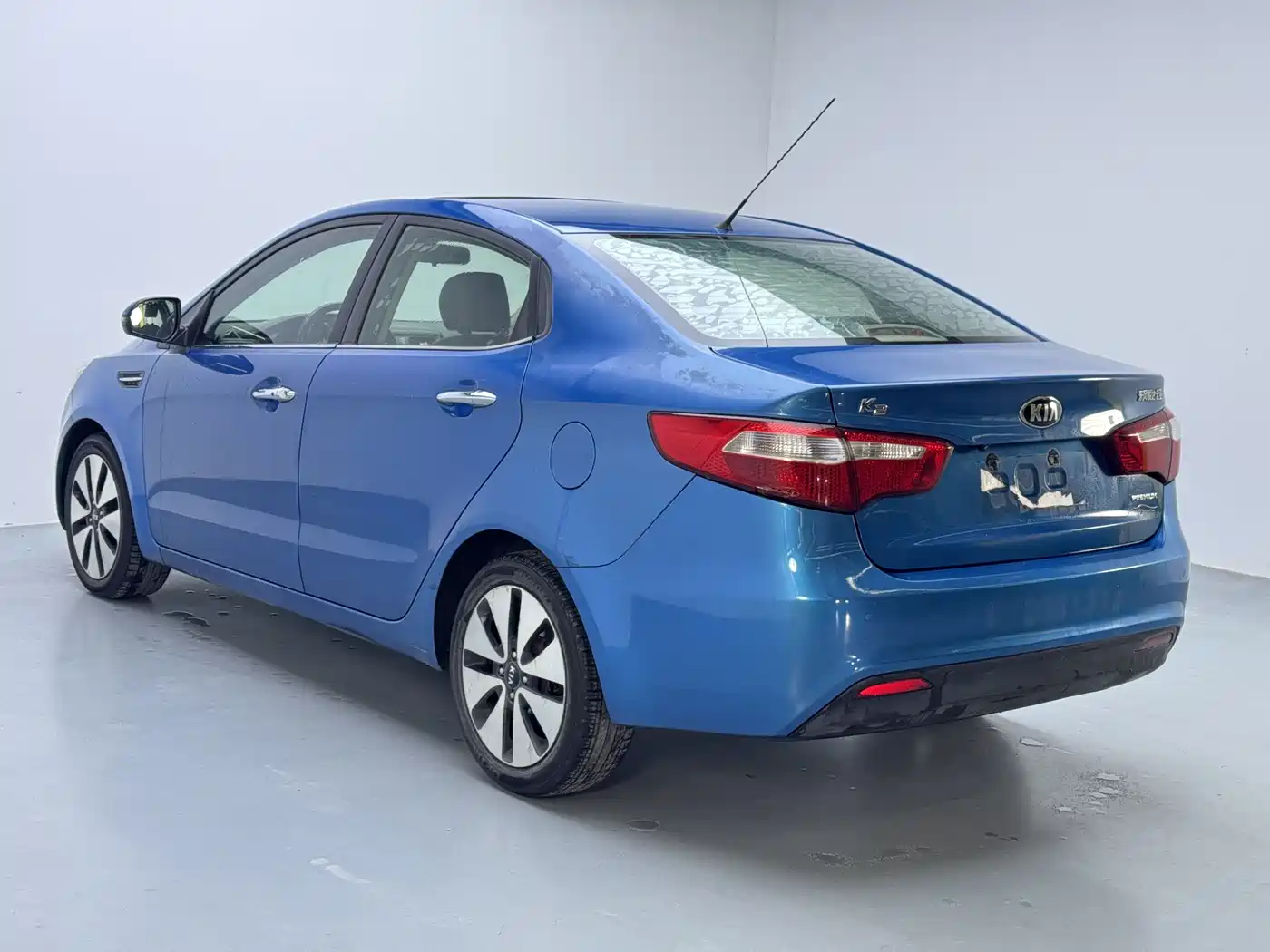 Kia K2 2012 Sedan 1.6L AT Premium Commemorative Edition фото 3