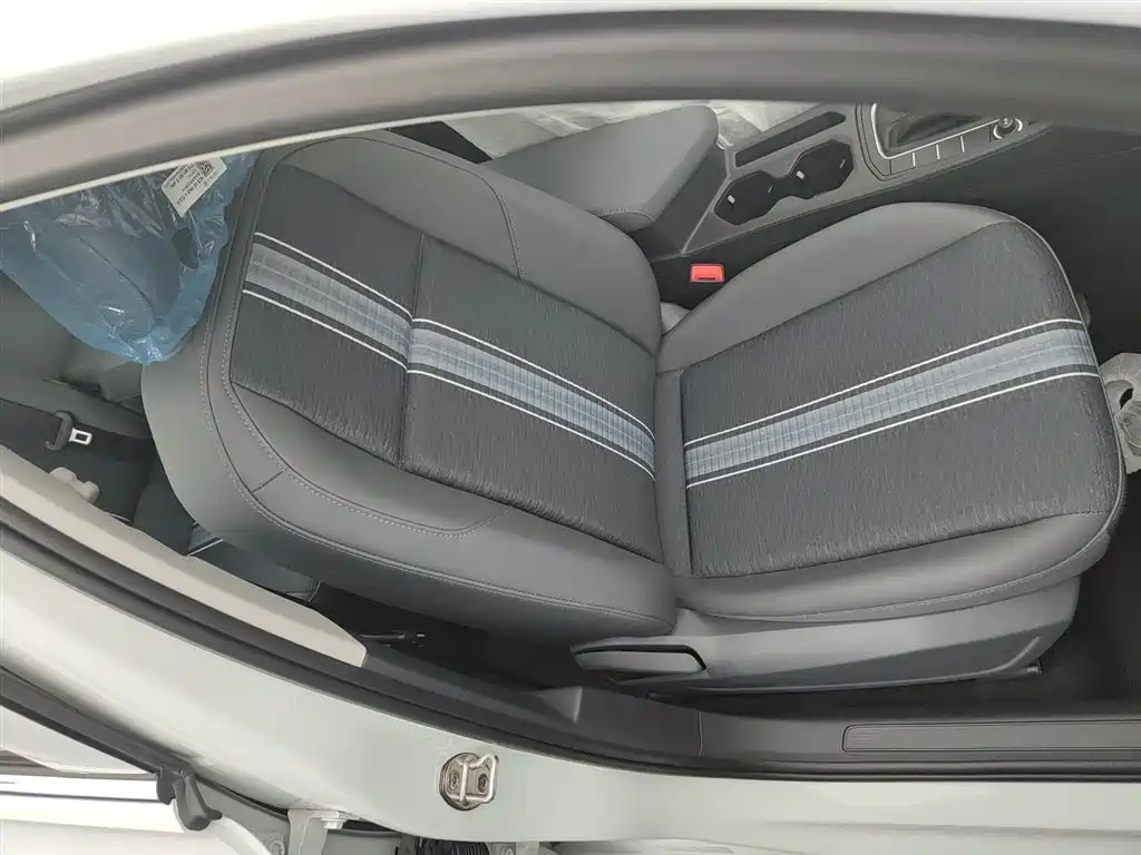 Фото 25 - Volkswagen Sagitar