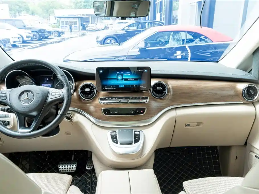 Mercedes-Benz V-Class 2022 V 260 L Long Wheelbase Luxury Edition фото 7
