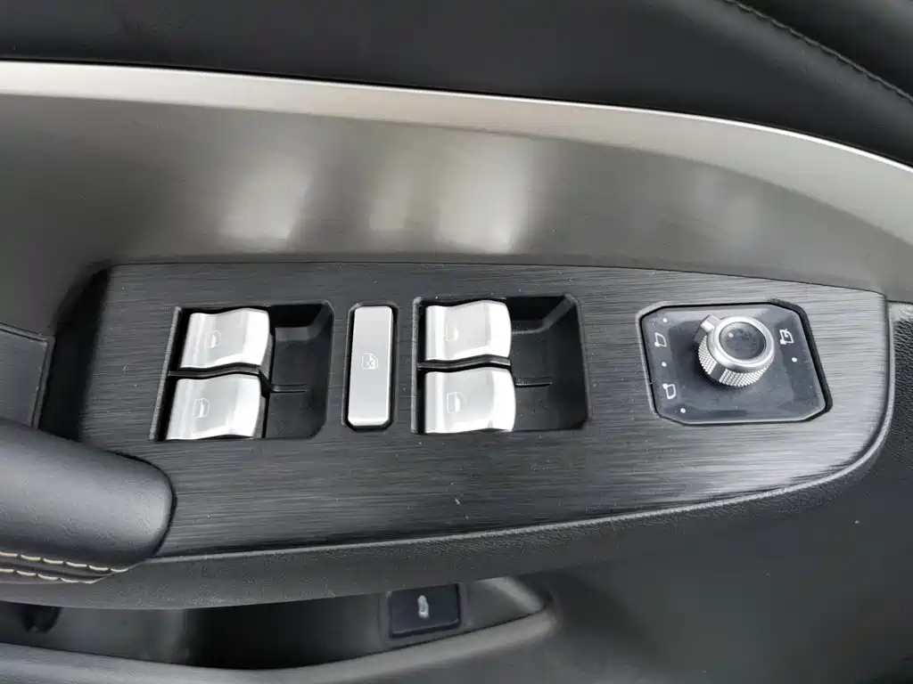 WEY VV6 2021 2021 2.0T 2WD Smart Protection+