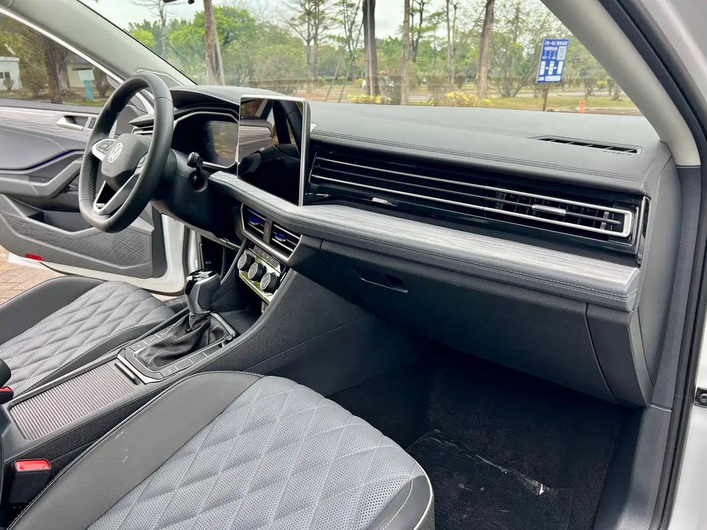 Volkswagen Sagitar 2023 300TSI DSG Surpassing Edition фото 19