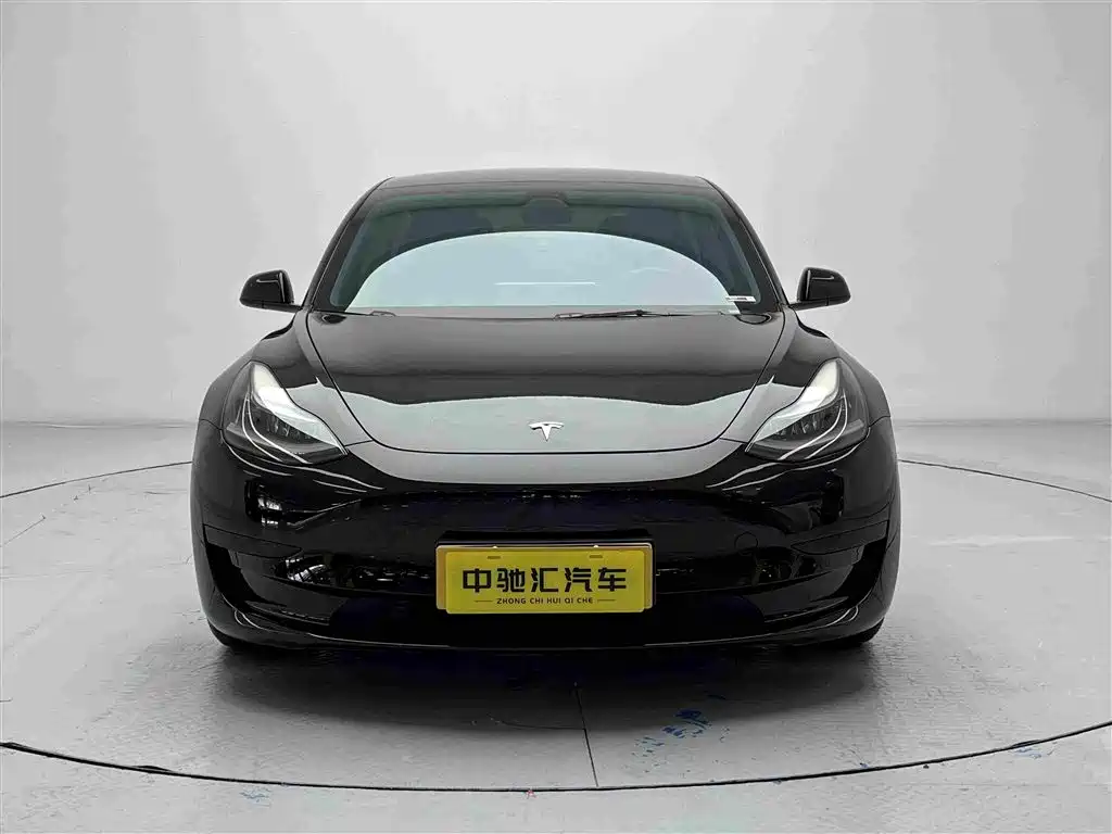 Фото 2 - Tesla Model 3