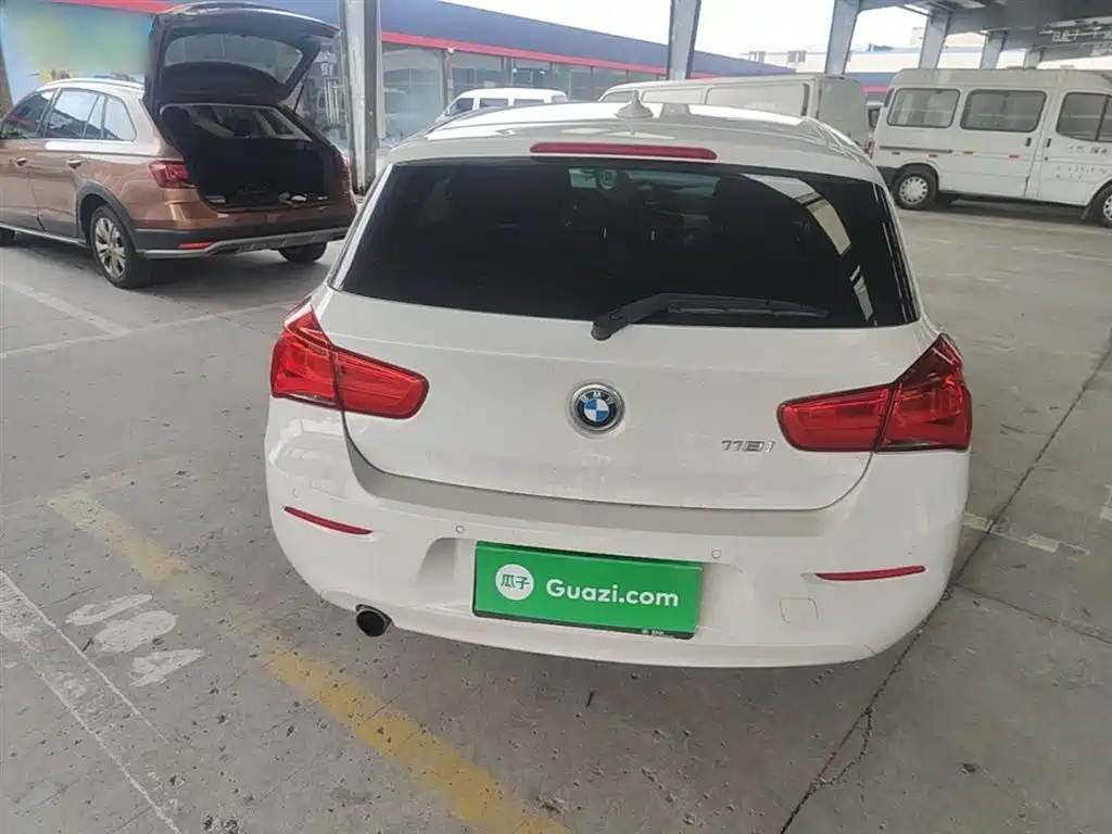 BMW 1 Series (Import) 2018 118i Leading фото 6