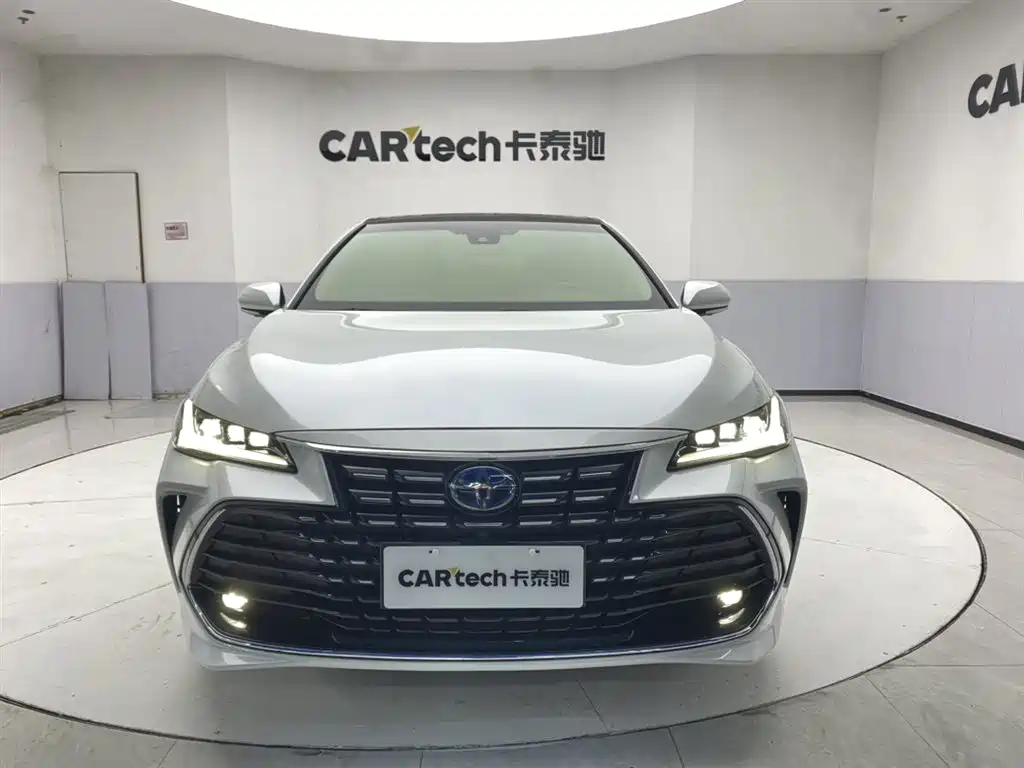 Toyota Avalon 2023 Hybrid 2.5L XLE Premium Edition фото 3