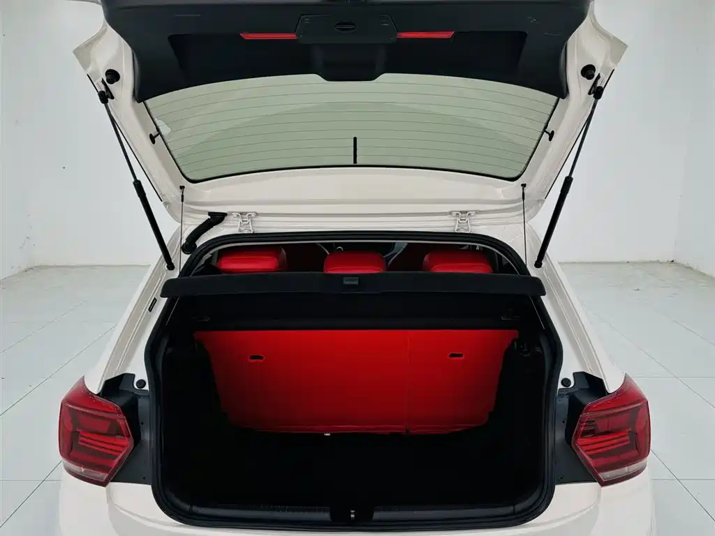 Volkswagen Polo 2021 Plus 1.5L Automatic Panorama Enjoyment Edition фото 23