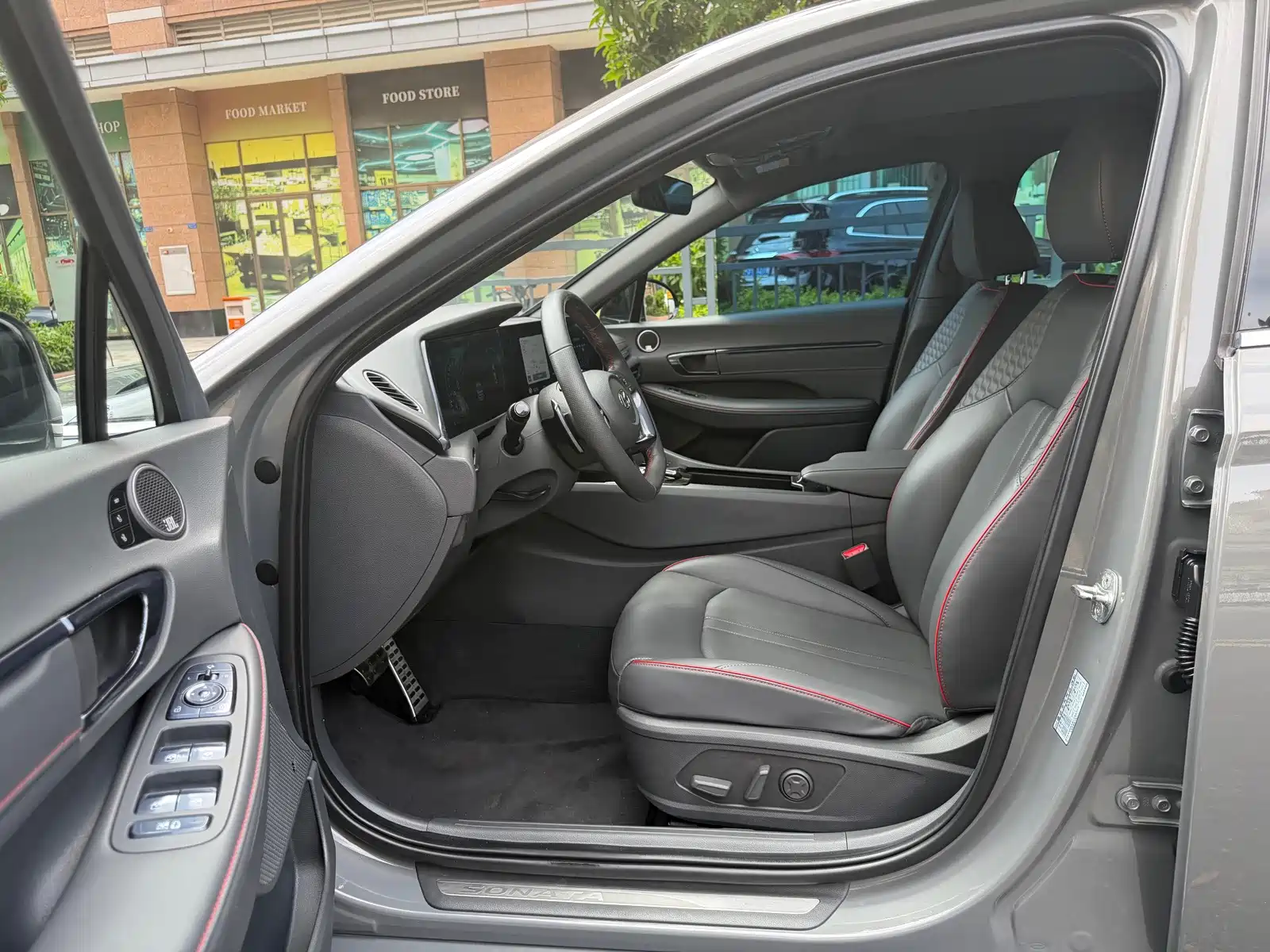 Photo 7 - Hyundai Sonata