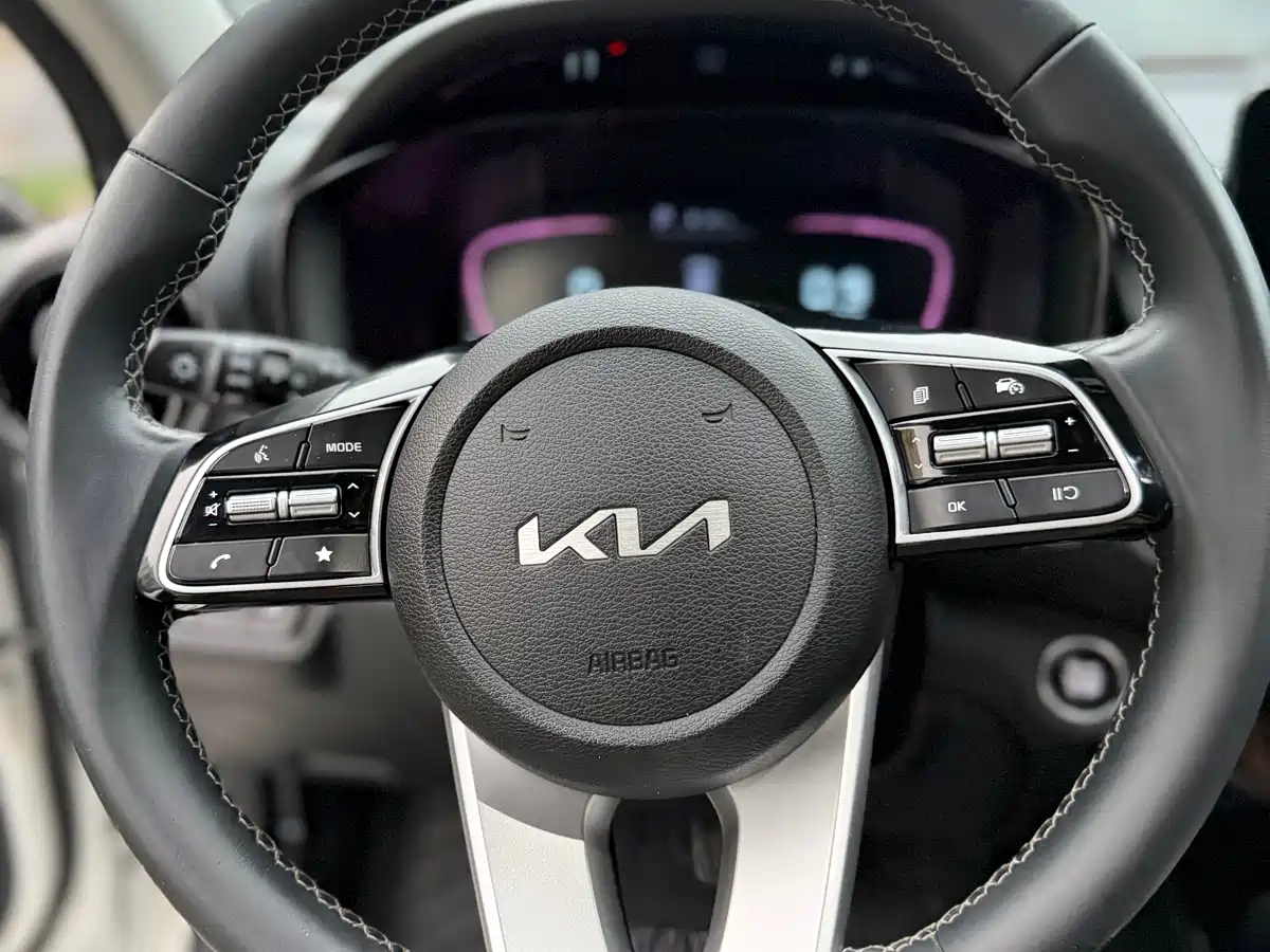 Kia K3 2023 Model 1.5L CVT Luxury Edition фото 8