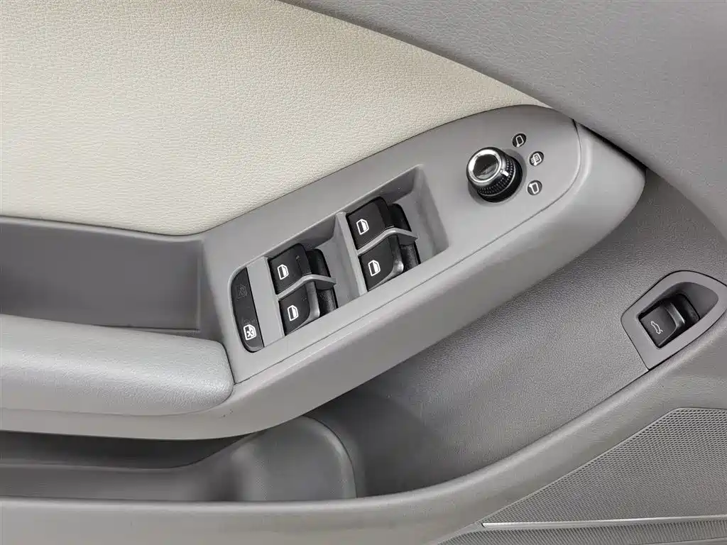 Audi A4L 2011 2.0 TFSI Comfort фото 9
