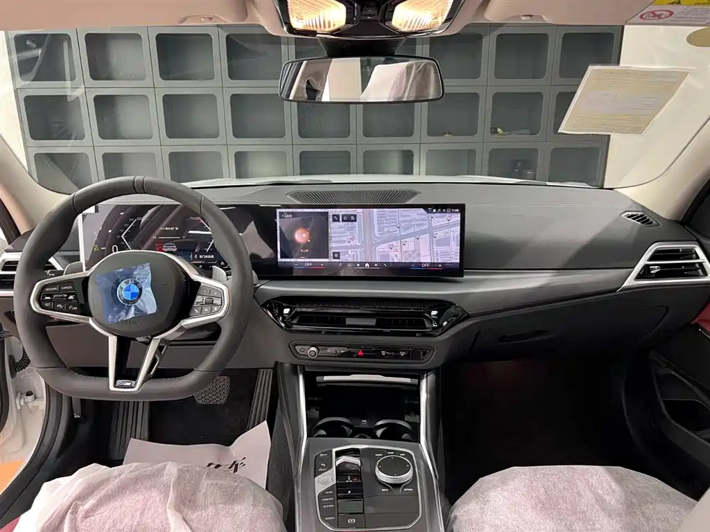 BMW 3 Series 2025 325i M Sport Package фото 23