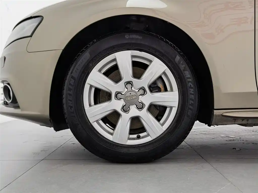 Audi A4L 2011 2.0 TFSI Comfort фото 17