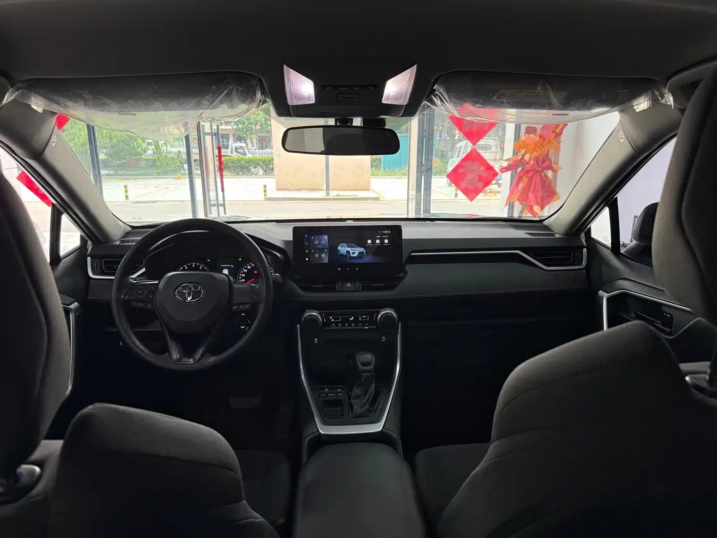 Toyota Wildlander 2023 2.0L CVT FWD LE фото 6