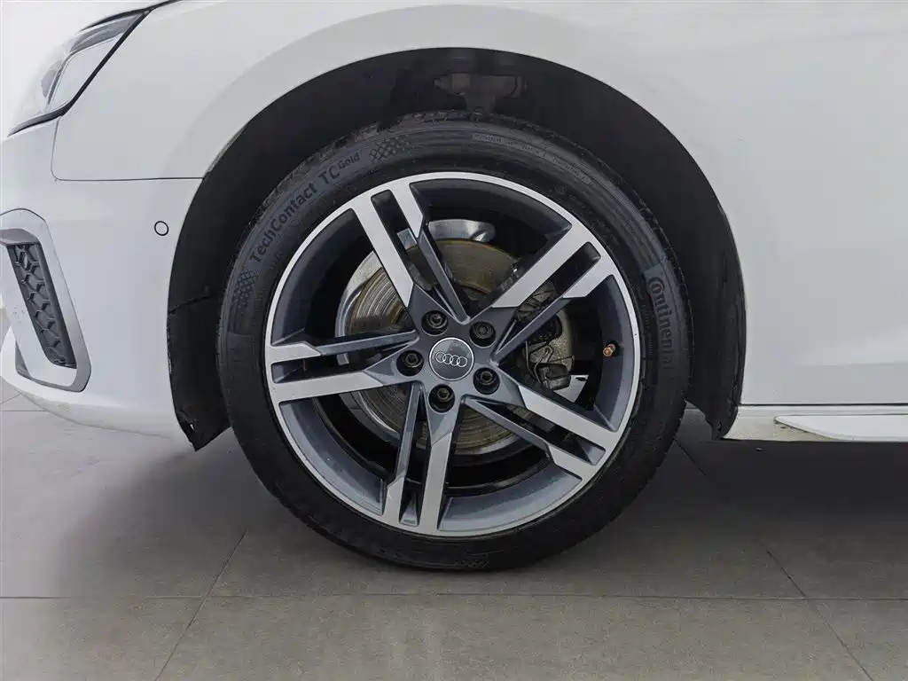 Audi A4L 2020 40 TFSI Luxury Dynamic фото 17