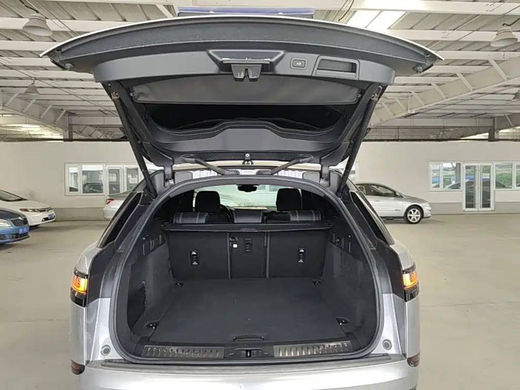 Photo 19 - Land Rover Range Rover Velar