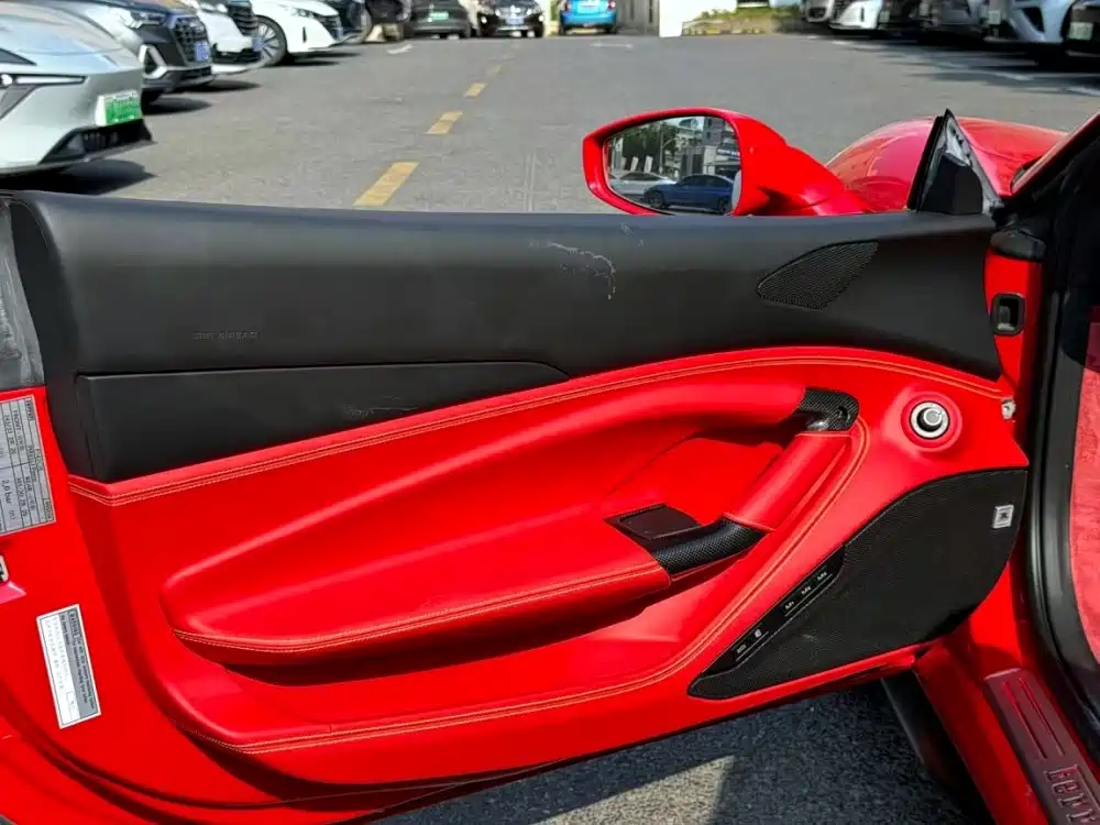 Фото 4 - Ferrari F8