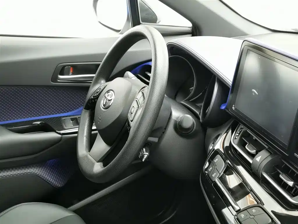 Toyota C-HR 2020 Model 2.0L Leading фото 22