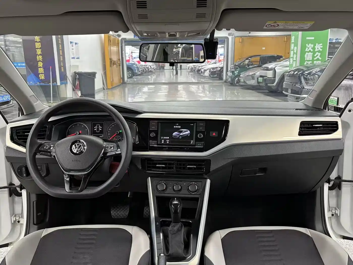 Volkswagen Polo 2019 Plus 1.5L Automatic Colorful Tech Edition фото 7