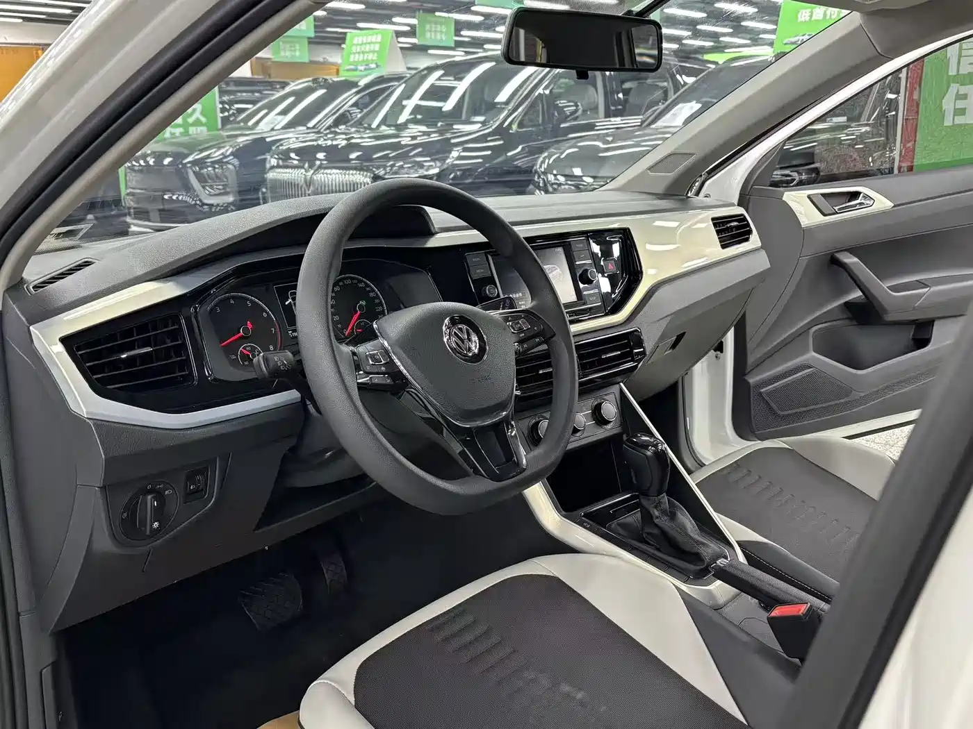 Volkswagen Polo 2019 Plus 1.5L Automatic Colorful Tech Edition фото 9