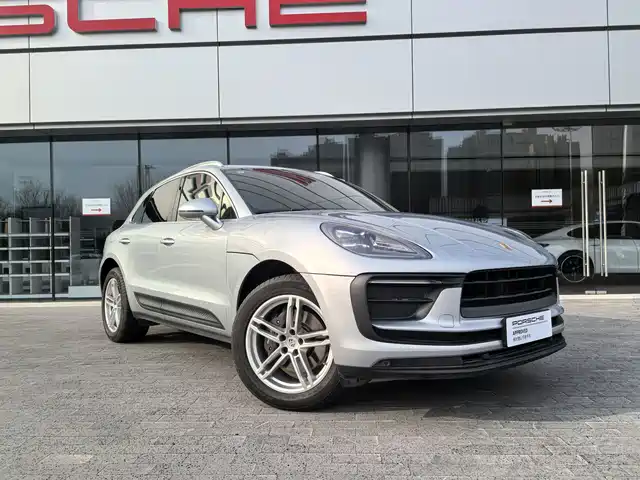 PORSCHE MACAN 2025