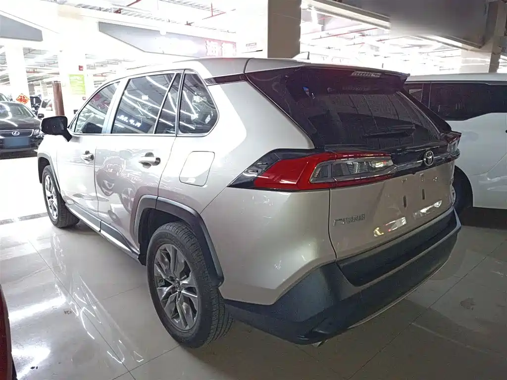 Toyota Wildlander 2021 2.0L CVT 2WD Luxury Edition фото 23