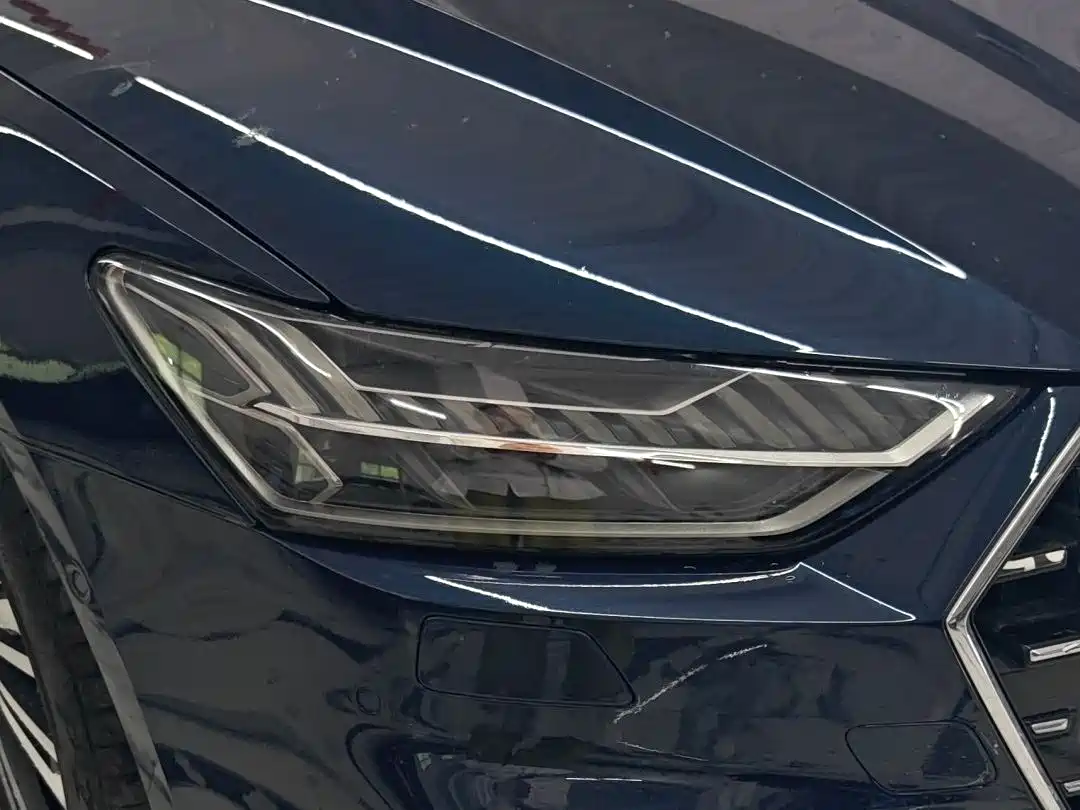 Фото 5 - Audi A7L