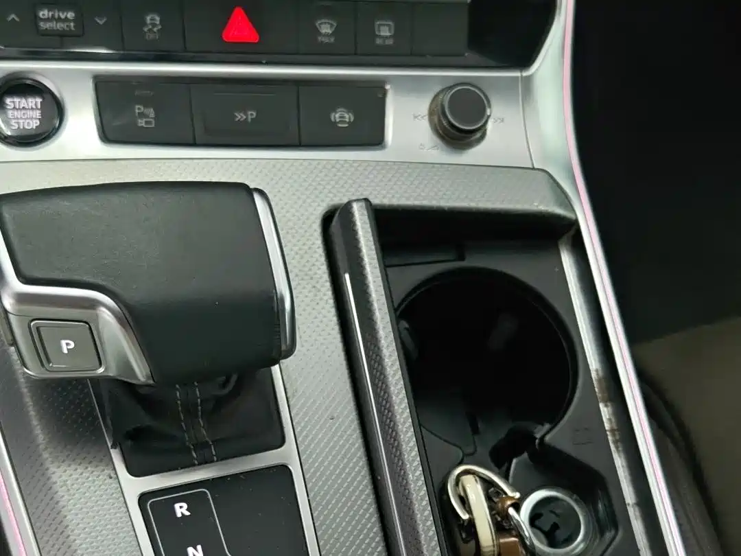 Фото 13 - Audi A7L