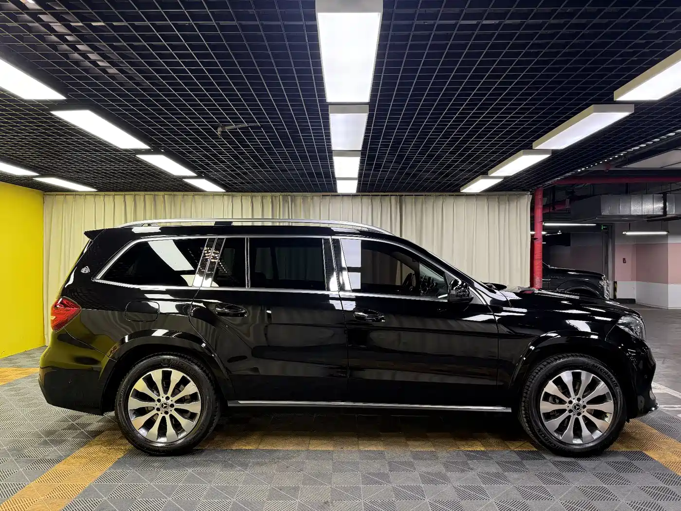 Mercedes-Benz GLS 2018 GLS 400 4MATIC Luxury фото 9