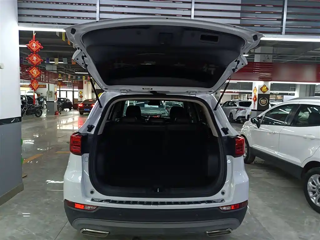 Фото 19 - Changan CS75