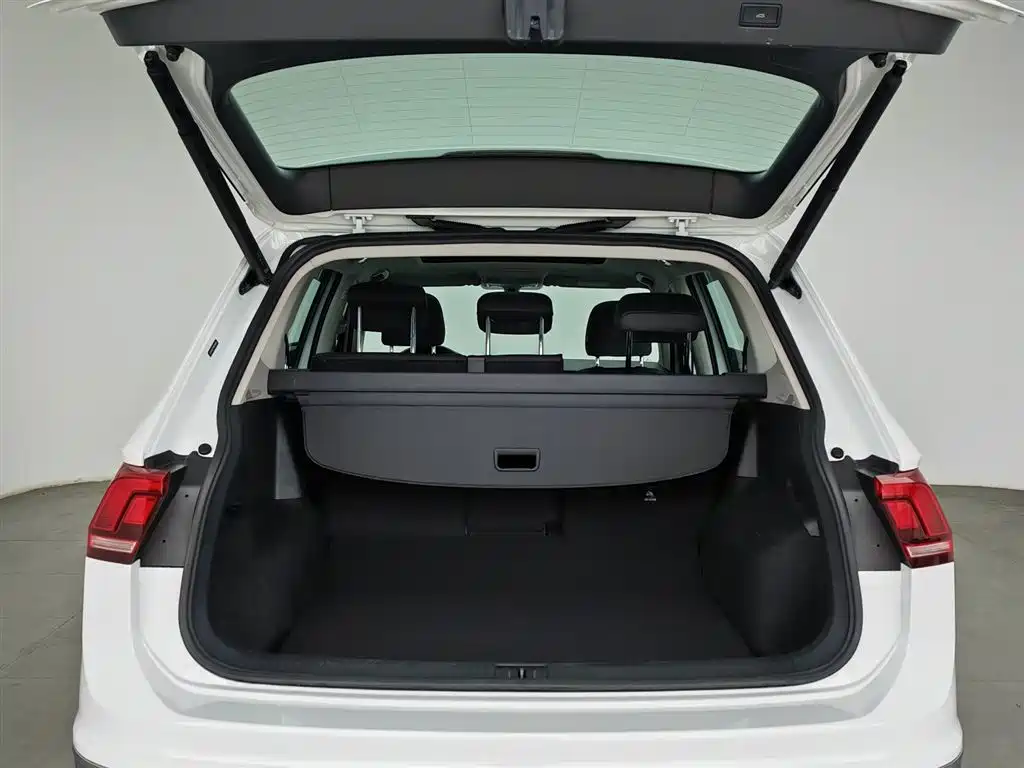 Volkswagen Tiguan L 2024 300TSI Auto 2WD Smart Edition фото 16