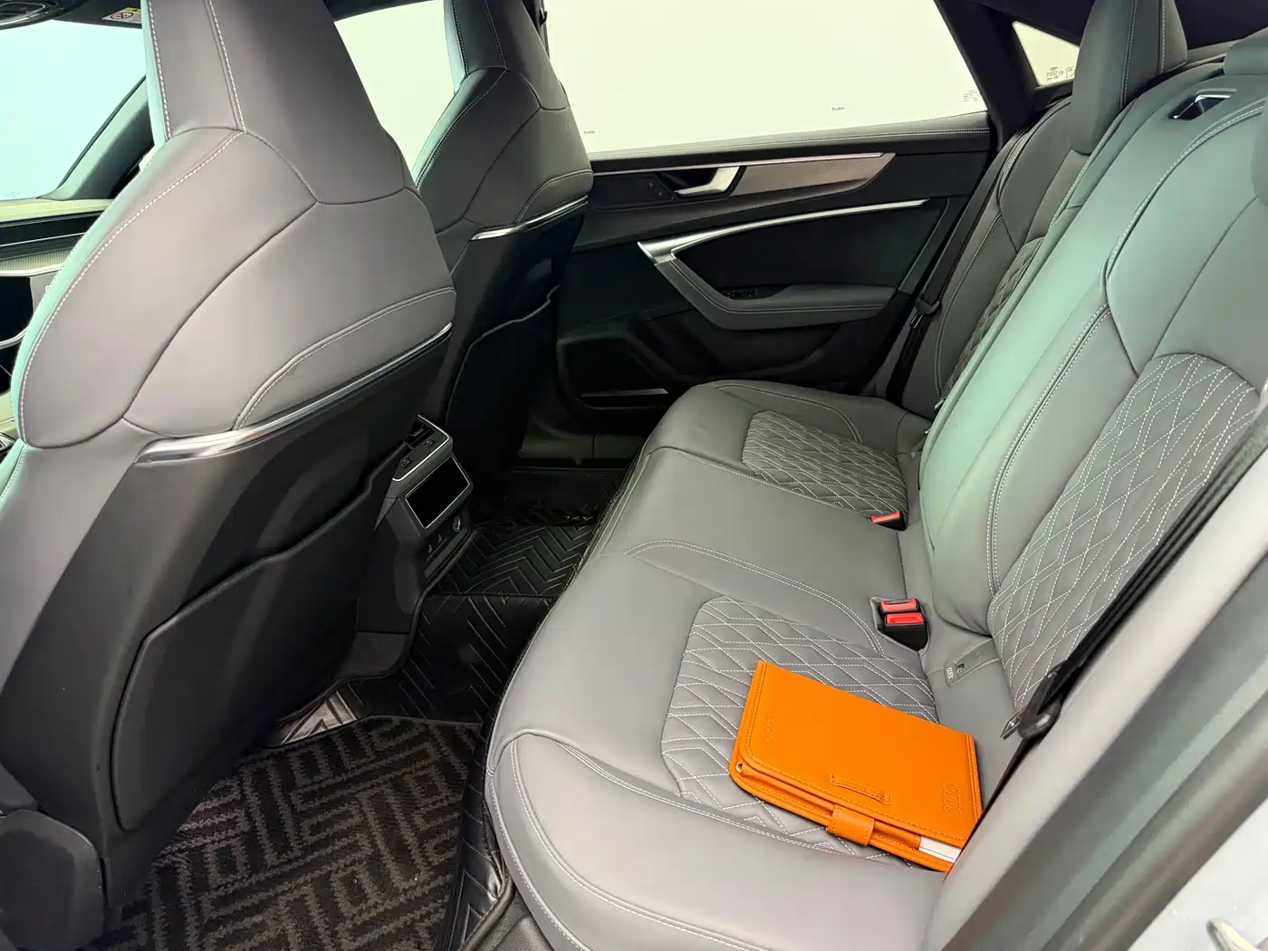 AUDI A7L