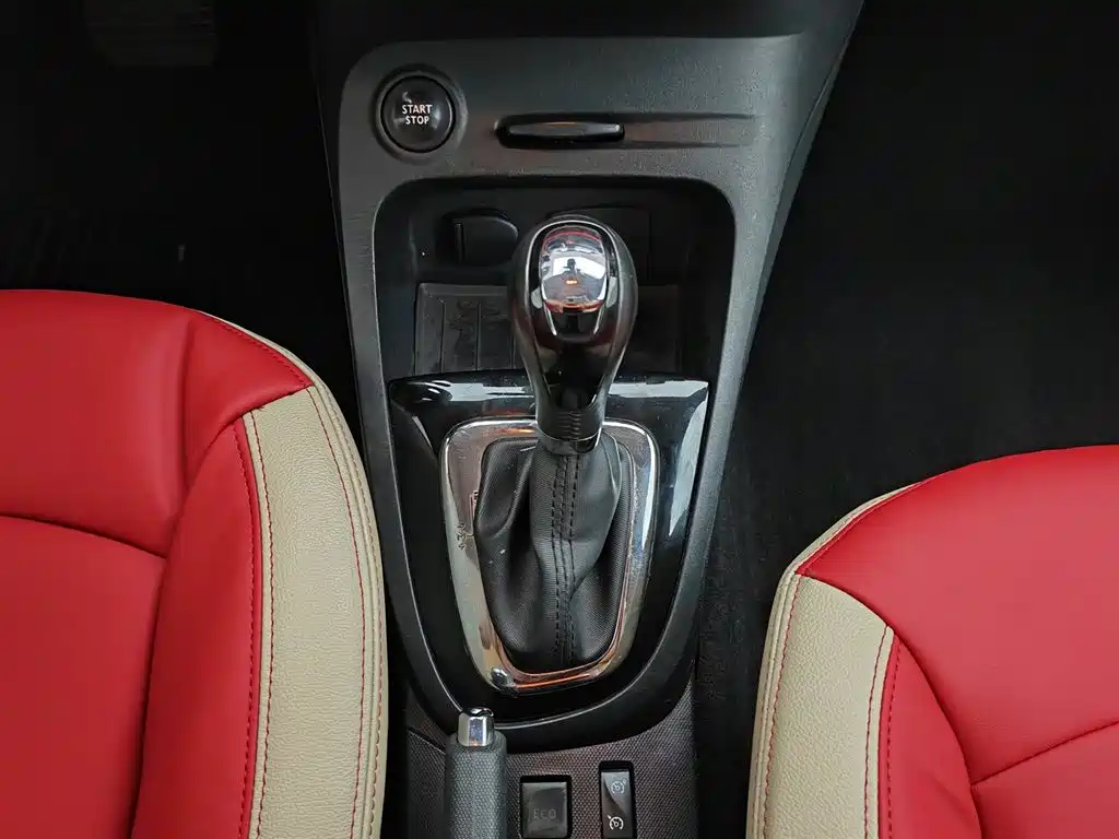 Renault Captur 2015 1.2T Automatic Comfort Edition фото 13