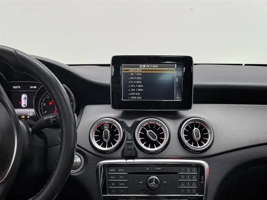 Mercedes-Benz CLA (Import) 2017 CLA 200 Fashion фото 12