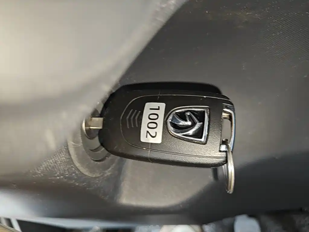 BAOJUN E200